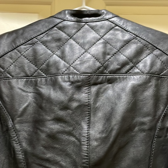 Danier black leather jacket (sz 4) - Picture 11 of 14